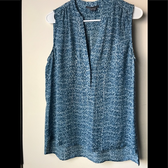 VINCE BLUE 100% SILK SLEEVELESS BLUE PRINT TOP - Picture 1 of 6